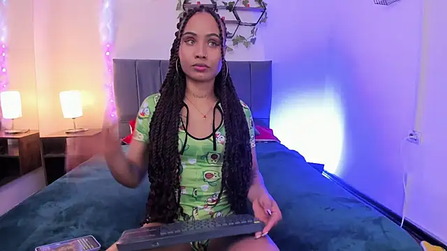 Lucerop  online show from 05/09/26, 03:43