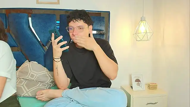 Zoe And Dylan  online show from 02/25/26, 12:38