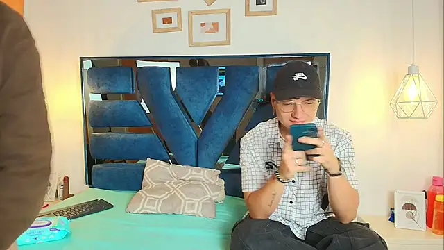 Zoe And Dylan  online show from 02/19/26, 12:46