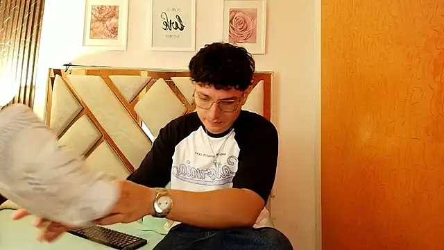 Zoe And Dylan  online show from 08/04/26, 12:31