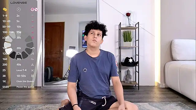 Snapshot of DamianVice chatting on 11/01/25, 02:11 DamianVice online show from 11/01/25, 02:11