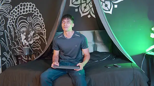 AlessioVitale online show from 11/08/25, 12:20