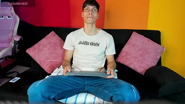 AlessioVitale online show from 12/02/25, 12:07