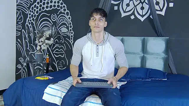 AlessioVitale online show from 12/15/25, 12:00