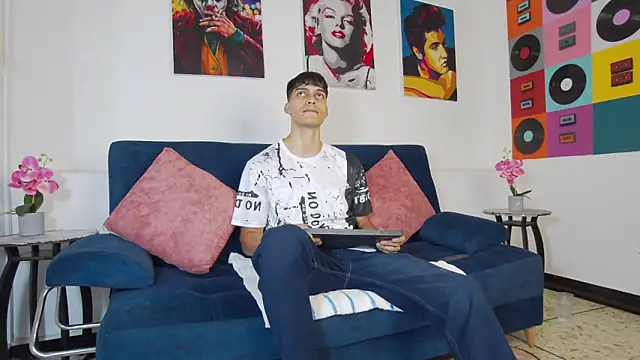 AlessioVitale online show from 11/18/25, 12:19