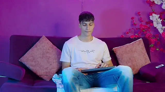 AlessioVitale online show from 11/27/25, 12:16