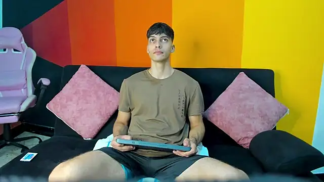 AlessioVitale online show from 12/04/25, 12:04