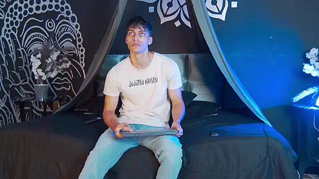 AlessioVitale online show from 11/07/25, 12:53