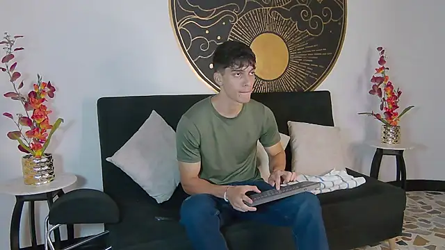 AlessioVitale online show from 11/12/25, 12:31