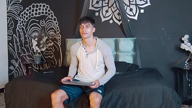 AlessioVitale online show from 11/06/25, 12:42