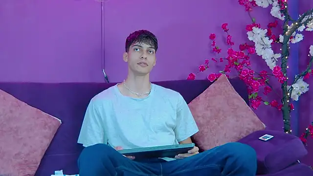 AlessioVitale online show from 11/29/25, 12:16