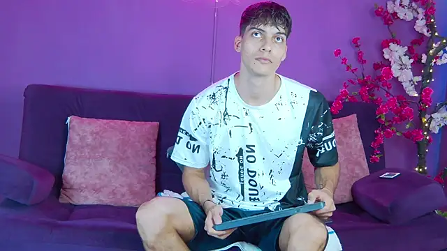 AlessioVitale online show from 11/25/25, 12:16