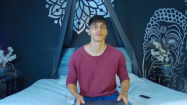 AlessioVitale online show from 12/05/25, 12:04