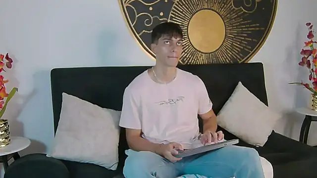 AlessioVitale online show from 11/13/25, 12:09