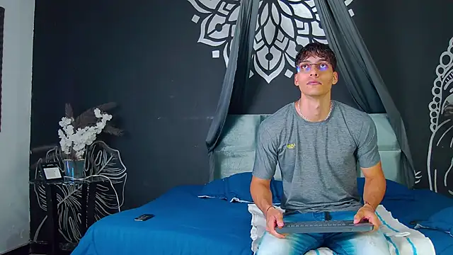 AlessioVitale online show from 12/20/25, 11:57