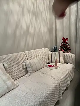 HotLdyllic online show from 12/19/25, 09:17