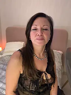 HotLdyllic online show from 11/24/25, 09:37