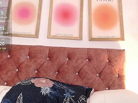 Snapshot of Madisonkay chatting on 10/31/25, 06:59 Madisonkay online show from 10/31/25, 06:59