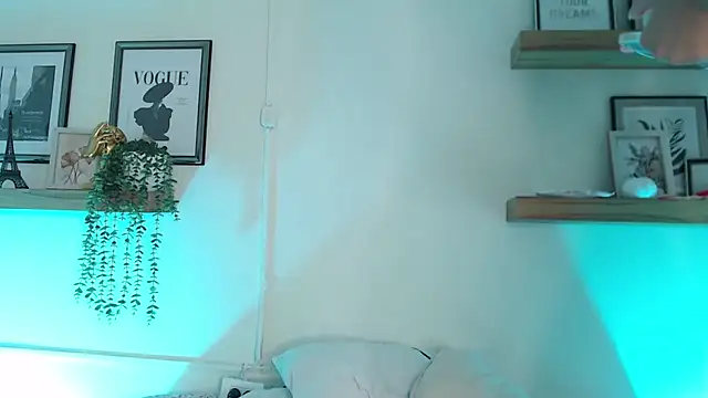 Madisonkay online show from 04/13/26, 07:18