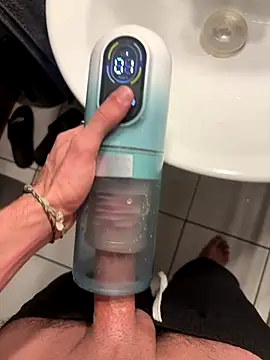 Snapshot of LeBestre chatting on 10/30/25, 08:17 LeBestre online show from 10/30/25, 08:17