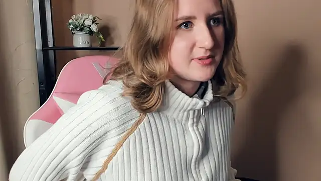 Snapshot of JeniceNagg chatting on 10/31/25, 03:19 JeniceNagg online show from 10/31/25, 03:19