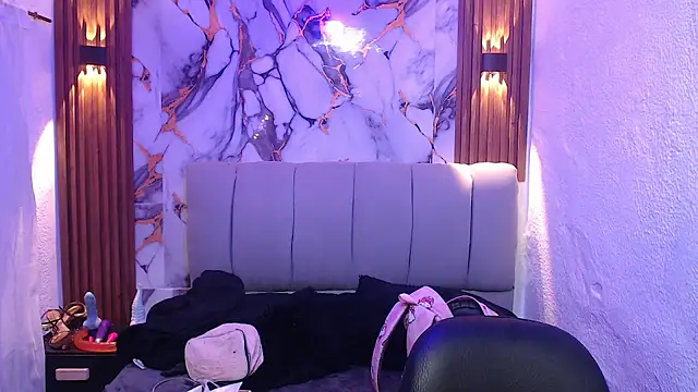 Snapshot of lehia_285 chatting on 12/18/25, 02:21 lehia 285 online show from 12/18/25, 02:21