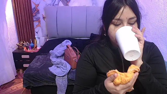 Snapshot of lehia_285 chatting on 11/22/25, 01:21 lehia 285 online show from 11/22/25, 01:21