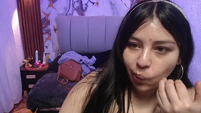 Snapshot of lehia_285 chatting on 11/25/25, 01:22 lehia 285 online show from 11/25/25, 01:22