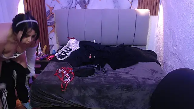 Snapshot of lehia_285 chatting on 11/11/25, 01:06 lehia 285 online show from 11/11/25, 01:06