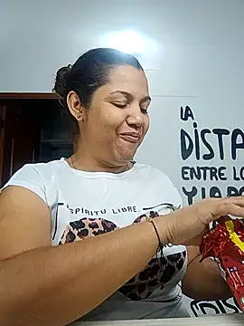 Samaraa Lee online show from 12/18/25, 10:52