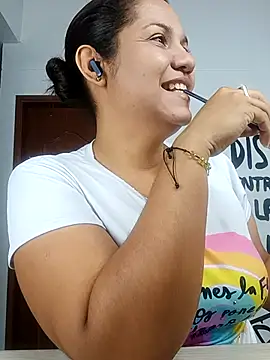 Samaraa Lee online show from 12/19/25, 10:39