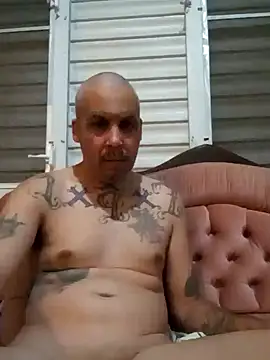 Snapshot of feoGG197 chatting on 11/04/25, 02:04 feoGG197 online show from 11/04/25, 02:04