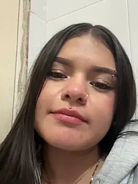 Camila Duarte  online show from 11/05/25, 02:36