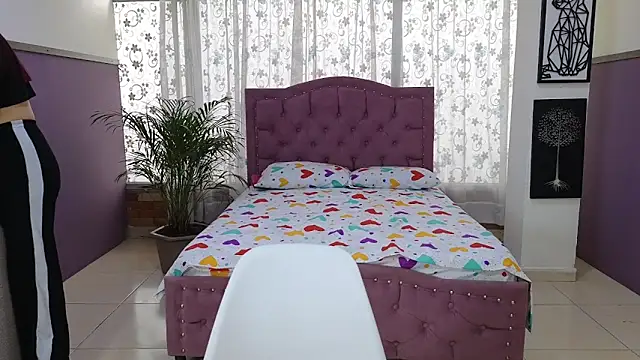 alaia skater online show from 12/21/25, 07:15