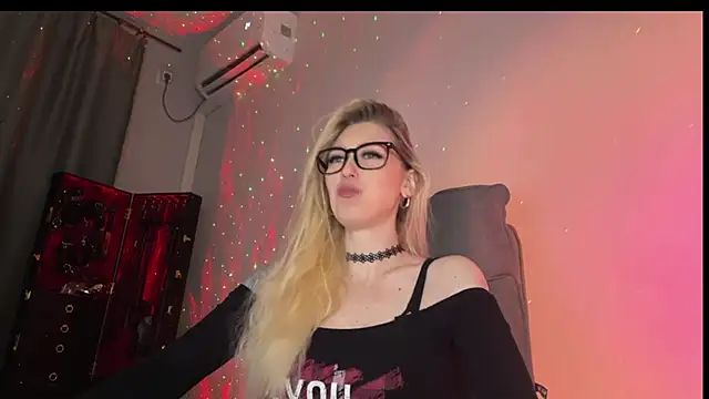 Snapshot of Liya_Liss chatting on 03/08/26, 12:05 Liya Liss online show from 03/08/26, 12:05