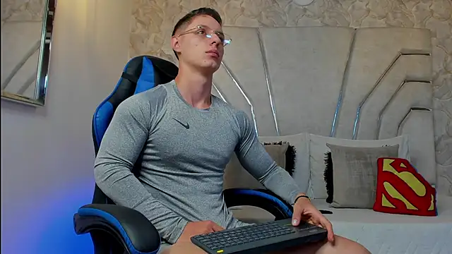 MAXTHOMSON online show from 03/12/26, 01:33