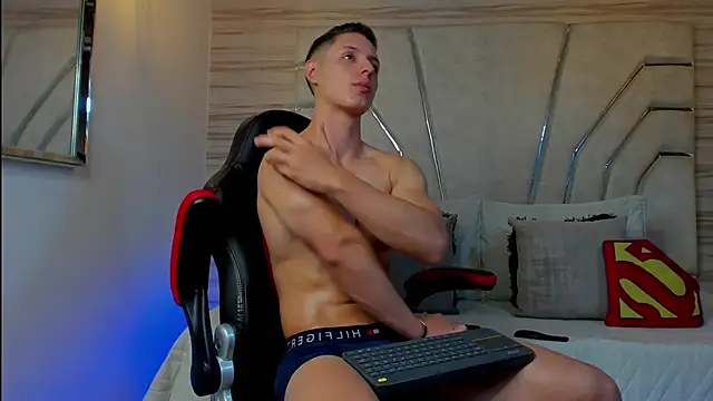 MAXTHOMSON online show from 12/03/25, 03:40