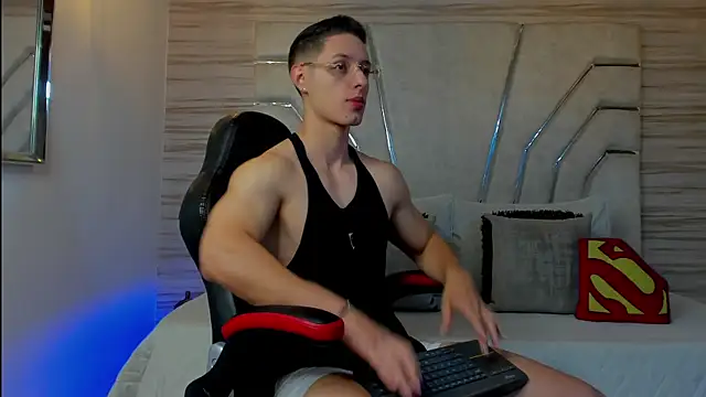 MAXTHOMSON online show from 11/28/25, 03:39