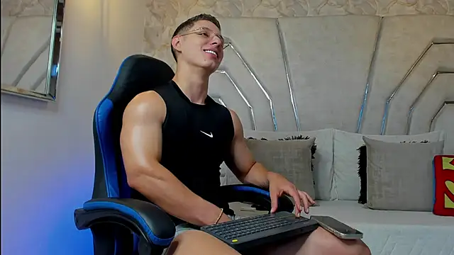 MAXTHOMSON online show from 03/28/26, 01:28