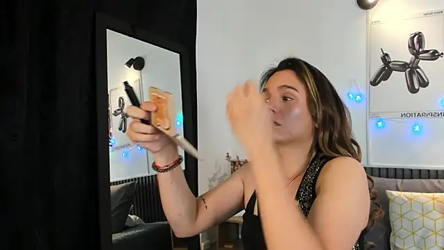 Cloe Bonne online show from 12/05/25, 08:39