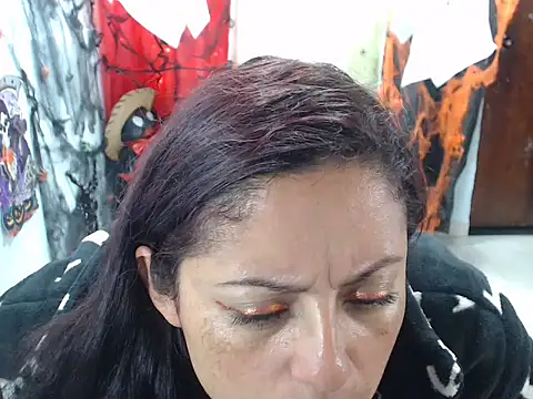 kristelltender1 online show from 10/31/25, 01:57