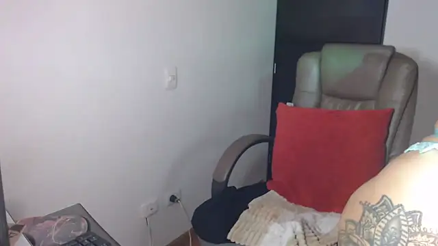 kristelltender1 online show from 03/18/26, 07:26