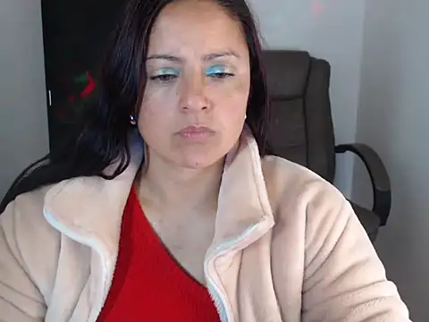 kristelltender1 online show from 11/21/25, 12:53