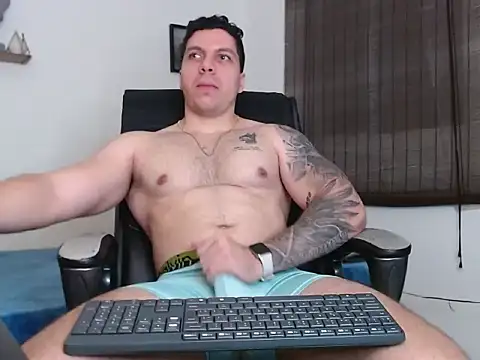 Noah Swagger  online show from 11/23/25, 08:24