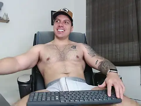 Noah Swagger  online show from 12/18/25, 10:41