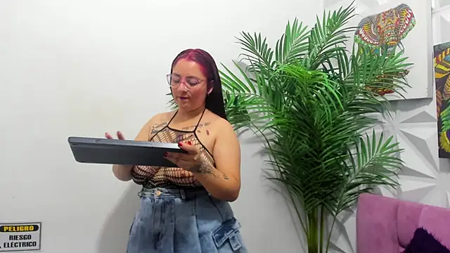 Anggie Miller online show from 12/17/25, 11:15