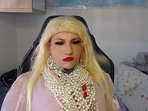 Snapshot of VanesaCrossic chatting on 12/14/25, 08:31 VanesaCrossic online show from 12/14/25, 08:31