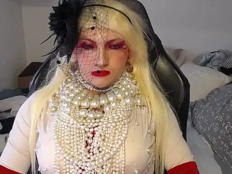 Snapshot of VanesaCrossic chatting on 12/04/25, 08:35 VanesaCrossic online show from 12/04/25, 08:35