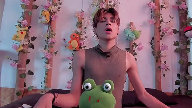 Leo Glow online show from 11/30/25, 02:40