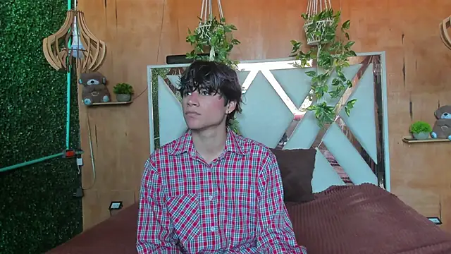 Leo Glow online show from 03/14/26, 01:06